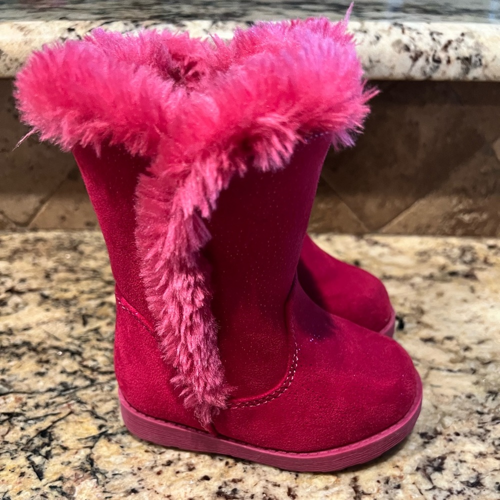 Hot pink fur sparkle boots toddler sz. 4 Cat and Jack